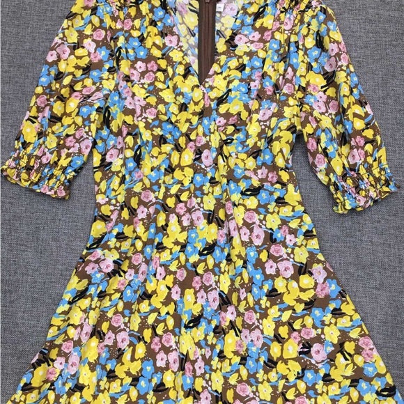 Diane Von Furstenberg Dresses & Skirts - Gorgeous Diane Von Furstenberg Dress 👗💛🤎💜